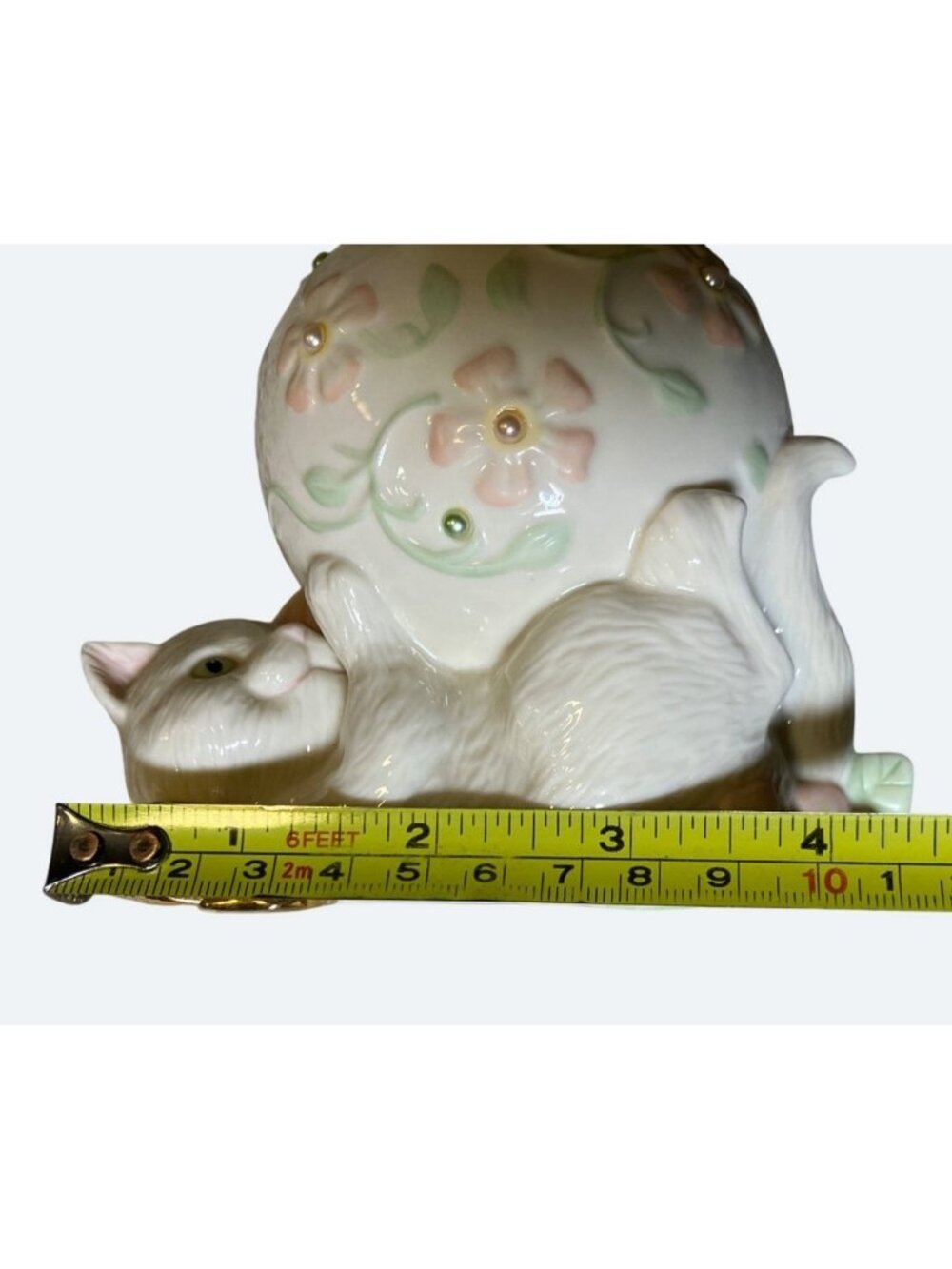 Lenox Petals & Pearls Cat Bud Vase With Floral and Gold Colored Accents - Picture 6 of 16